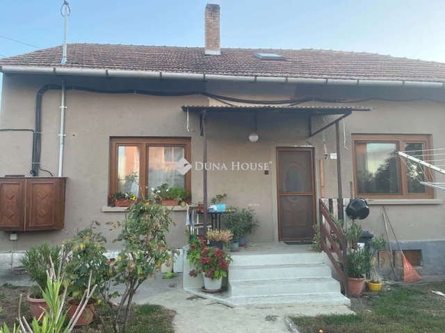 Eladó családi ház, Tokodaltárón 69.9 M Ft, 4 szobás