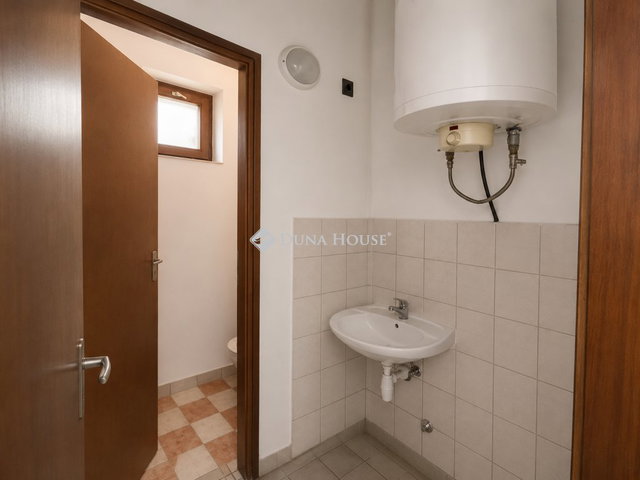 Eladó családi ház, Kalocsán 38 M Ft, 2 szobás