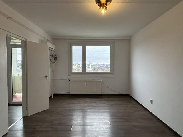 Eladó téglalakás, Egerben 37.7 M Ft, 3 szobás
