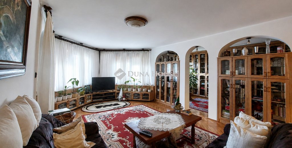 6 bed · 247m² · 160.000.000 ft