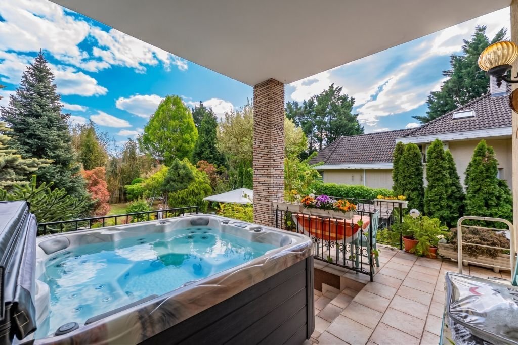 6 bed · 292m² · 285.000.000 ft