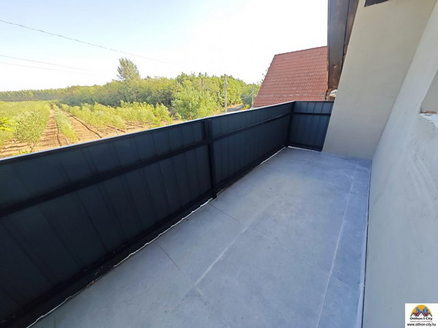 Eladó családi ház, Felsőpakonyban 114.99 M Ft, 5 szobás