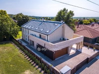 Eladó családi ház, Telkin 399.9 M Ft, 6 szobás