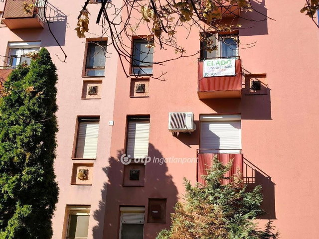 Eladó téglalakás, Szekszárdon 29.9 M Ft, 2+1 szobás