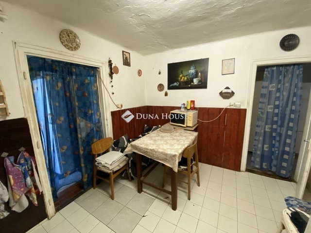 Eladó sorház, Pécsett 50 M Ft, 3 szobás / költözzbe.hu