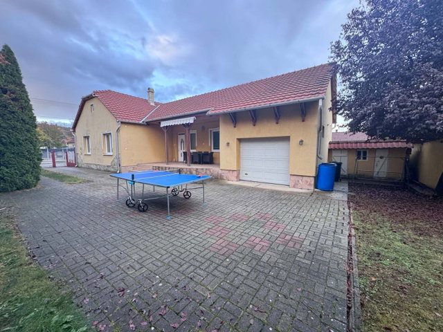 Eladó családi ház, Bánhorvátiban 59.95 M Ft, 2 szobás