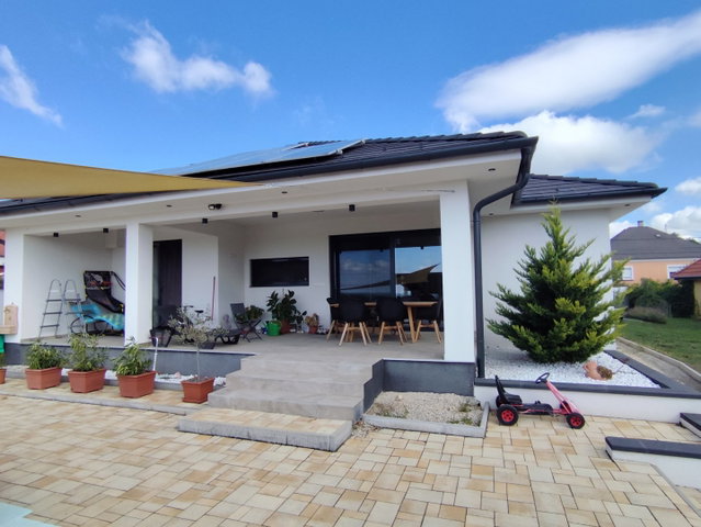 Eladó családi ház, Győrújbaráton, Mélykút utcában 259 M Ft