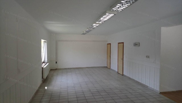 Kiadó üzlethelyiség, Komáromban 180 E Ft / hó, 2 szobás