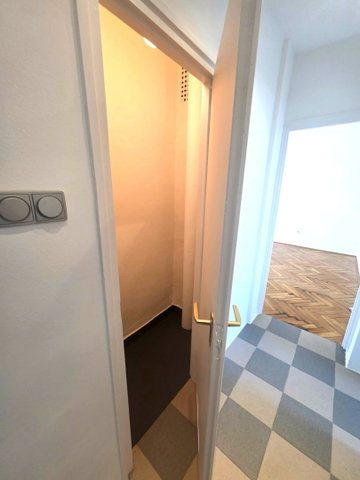 Eladó téglalakás, Szolnokon 32.5 M Ft, 2 szobás