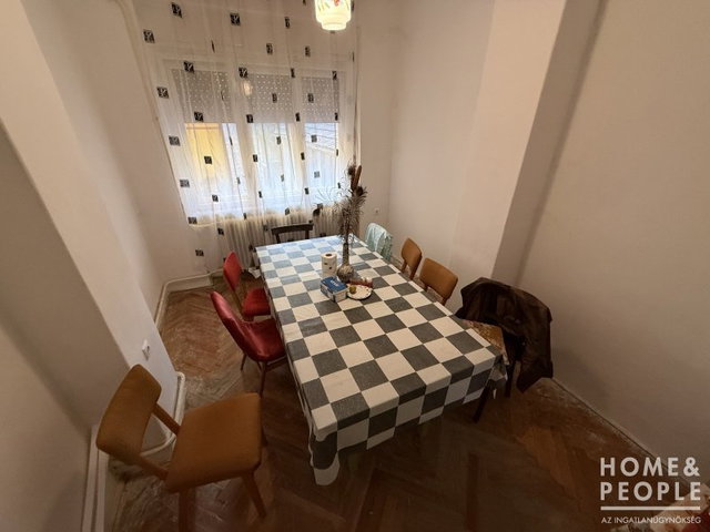 Eladó családi ház, Szegeden 74.999 M Ft, 3 szobás