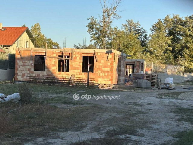 Eladó ikerház, Taksonyon 129.9 M Ft, 4+1 szobás