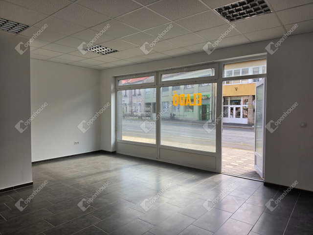 Eladó üzlethelyiség, Kapuváron 35.5 M Ft, 1 szobás