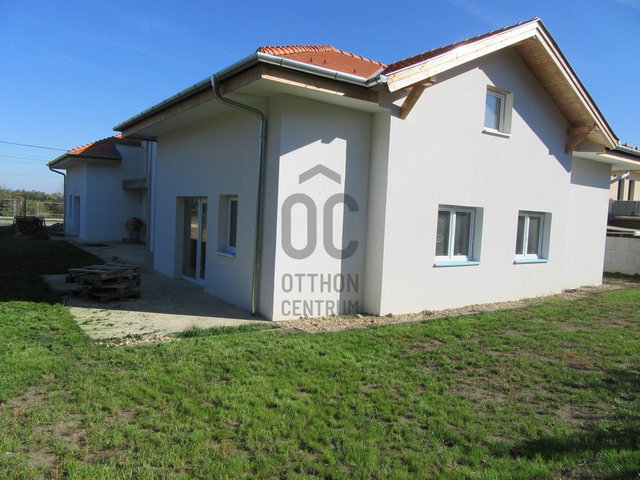 Eladó sorház, Velencén 85 M Ft, 3 szobás / költözzbe.hu