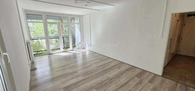 Eladó panellakás, Pécsett 45.9 M Ft, 2 szobás