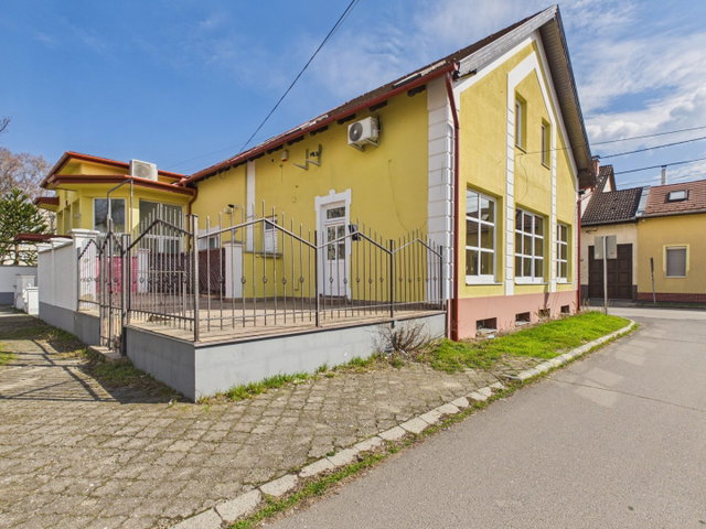 Eladó üzlethelyiség, Debrecenben 109.99 M Ft