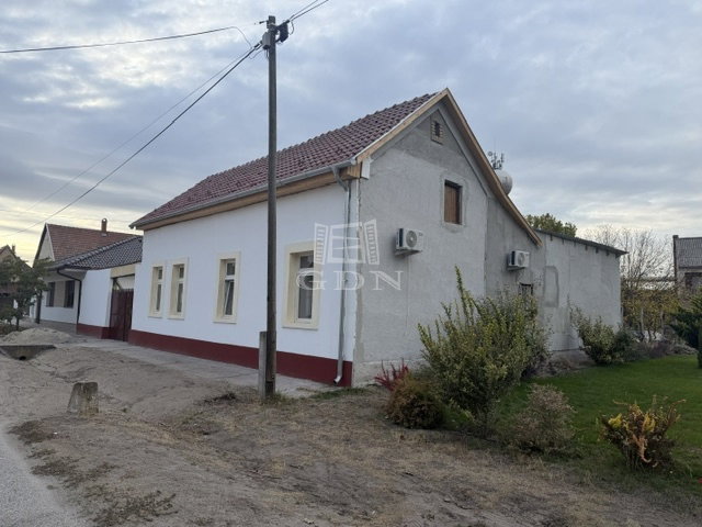 Eladó családi ház, Kisteleken 38.9 M Ft, 2+1 szobás