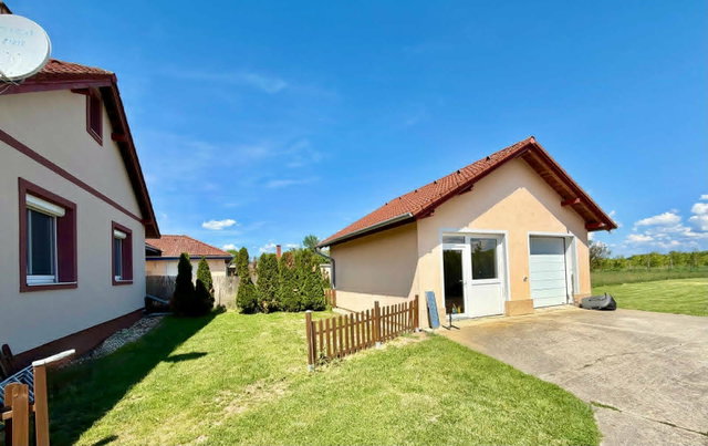 Eladó családi ház, Csényén 115.9 M Ft, 4 szobás