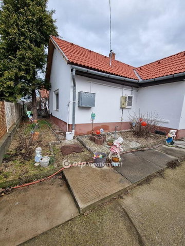 Eladó családi ház, Balatonendréden 66 M Ft, 4 szobás