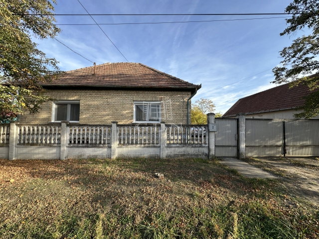 Eladó családi ház, Turán 42 M Ft, 2 szobás