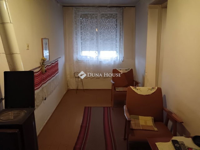 Eladó családi ház, Csemőn 20.9 M Ft, 3 szobás