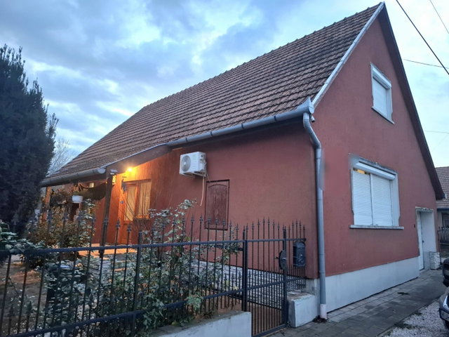 Eladó családi ház, Cegléden 84 M Ft, 5 szobás