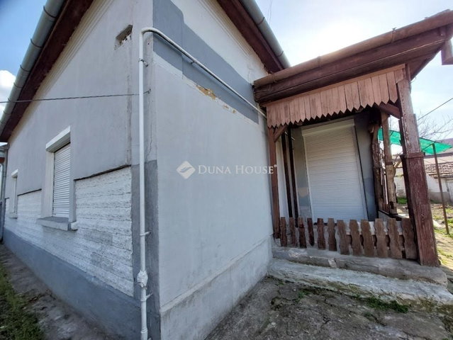 Eladó családi ház, Baján 29.99 M Ft, 2 szobás