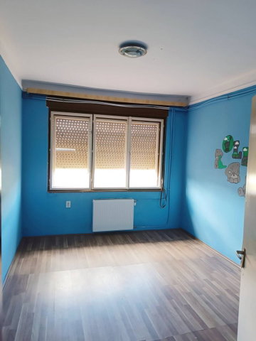 Eladó családi ház, Nagyradán 39.8 M Ft, 8 szobás