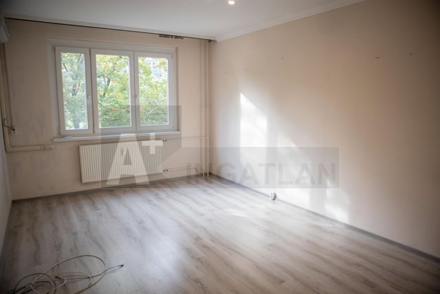 Kiadó panellakás, albérlet, Szegeden 200 E Ft / hó, 3 szobás