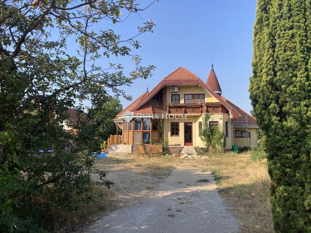 Eladó családi ház, Csákváron 145 M Ft, 7 szobás