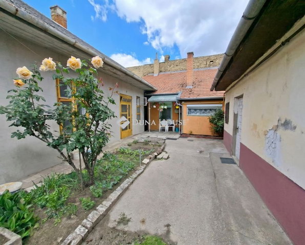 Eladó családi ház, Kecskeméten 26.8 M Ft, 1 szobás