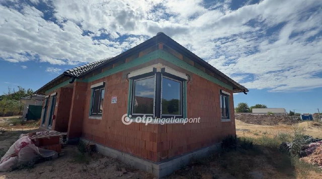 Eladó családi ház, Kiskunhalason 65 M Ft, 3 szobás