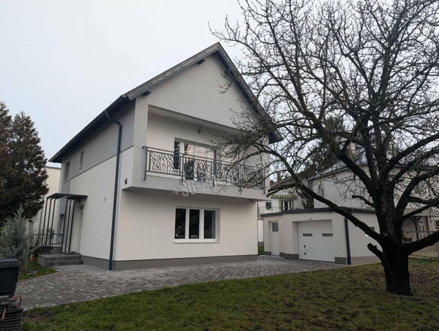 Eladó családi ház, Hévízen 119.9 M Ft, 3 szobás
