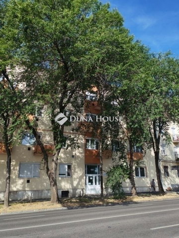 Eladó téglalakás, Kecskeméten 32 M Ft, 1 szobás