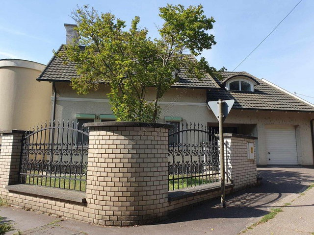 Eladó családi ház, Szentesen 110 M Ft, 3 szobás