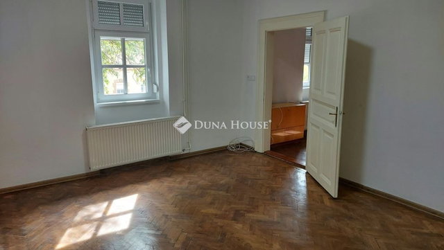 Eladó téglalakás, Dombóváron 21 M Ft, 3 szobás