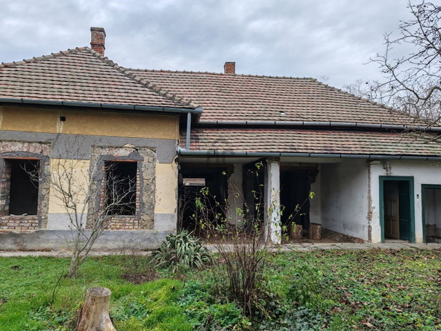 Eladó családi ház, Tiszaföldváron 11 M Ft, 2 szobás