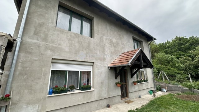 Eladó családi ház, Szentendrén 140 M Ft, 5+2 szobás