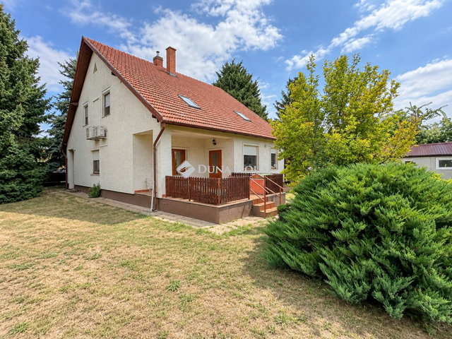 Eladó családi ház, Pilisen 124.9 M Ft, 5 szobás