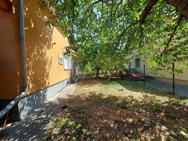 Eladó családi ház, Gödön 89.9 M Ft, 7 szobás