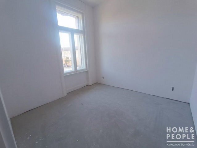 Eladó téglalakás, Szegeden 94.99 M Ft, 4 szobás
