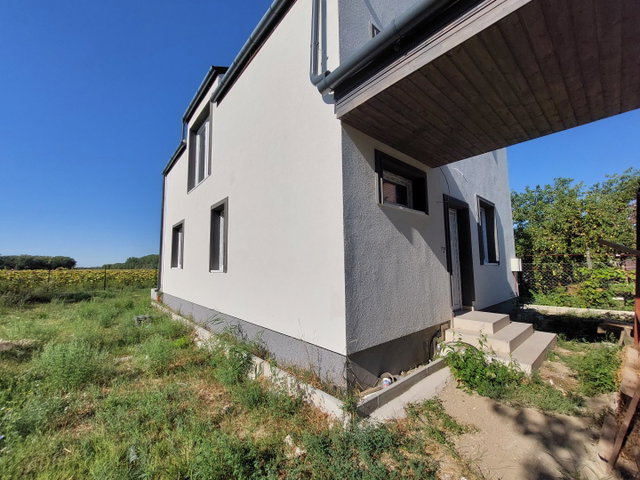 Eladó ikerház, Szigetszentmártonban 88.9 M Ft, 5+1 szobás