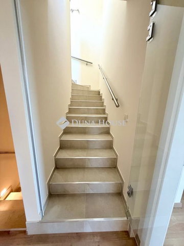 Kiadó ikerház, albérlet, Budapesten, III. kerületben, 5 szobás