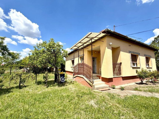 Eladó családi ház, Tápiószentmártonon 65 M Ft, 2+2 szobás