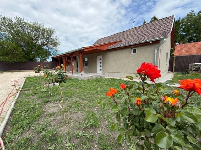 Eladó családi ház, Fülöpszálláson 21.5 M Ft, 3 szobás