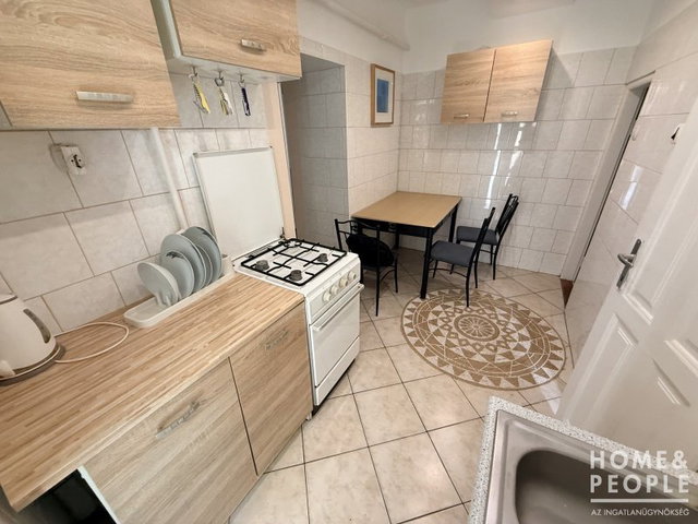 Eladó téglalakás, Szegeden 35 M Ft, 1 szobás