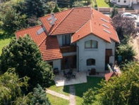 Eladó családi ház, Tatabányán 191.9 M Ft, 7+1 szobás