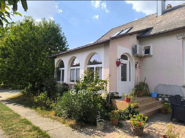 Eladó családi ház, Lippón 65 M Ft, 4 szobás