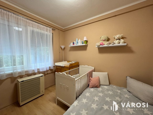 Eladó téglalakás, Békéscsabán 27.99 M Ft, 3 szobás