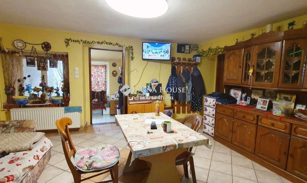 8 bed · 240m² · 140.000.000 ft