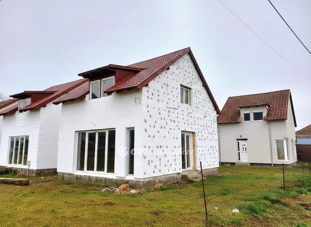 Eladó sorház, Kajászón 79.9 M Ft, 4 szobás